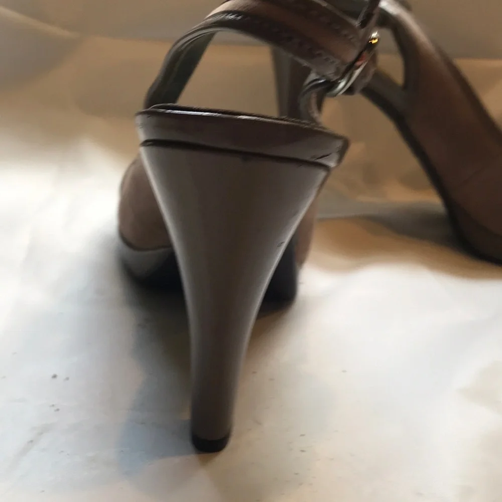 Anne Klein iFlex Taupe Peep-Toe platform Slingback Heels w:/AK sig Lion 8.5 NIB